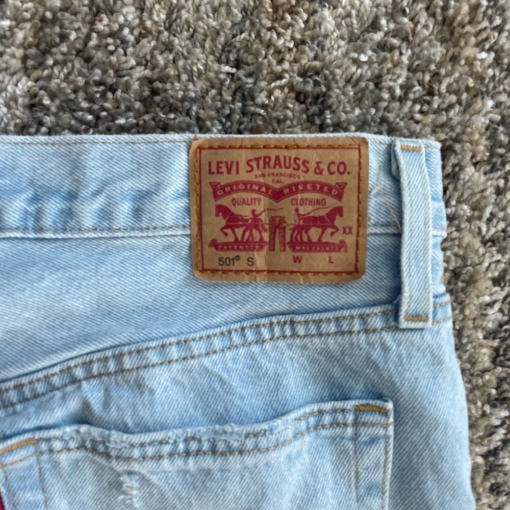 Levi's Woman’s light-wash Blue 501 Skinny Jeans Button-Fly distressed size 29 - Picture 7 of 14